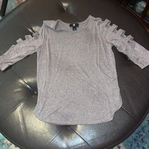 3/4 sleeve shirt